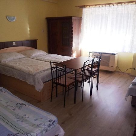 Szivárvány Apartman Gyula Exterior foto