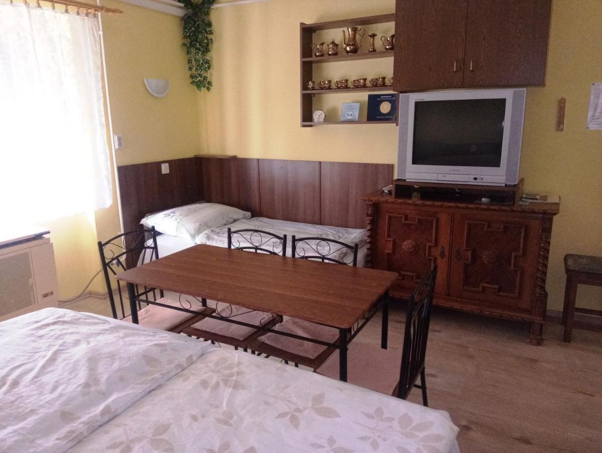 Szivárvány Apartman Gyula Exterior foto