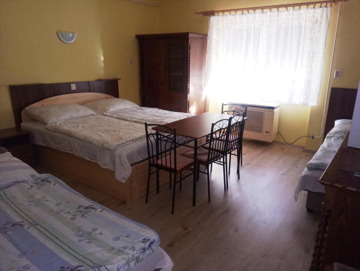 Szivárvány Apartman Gyula Exterior foto