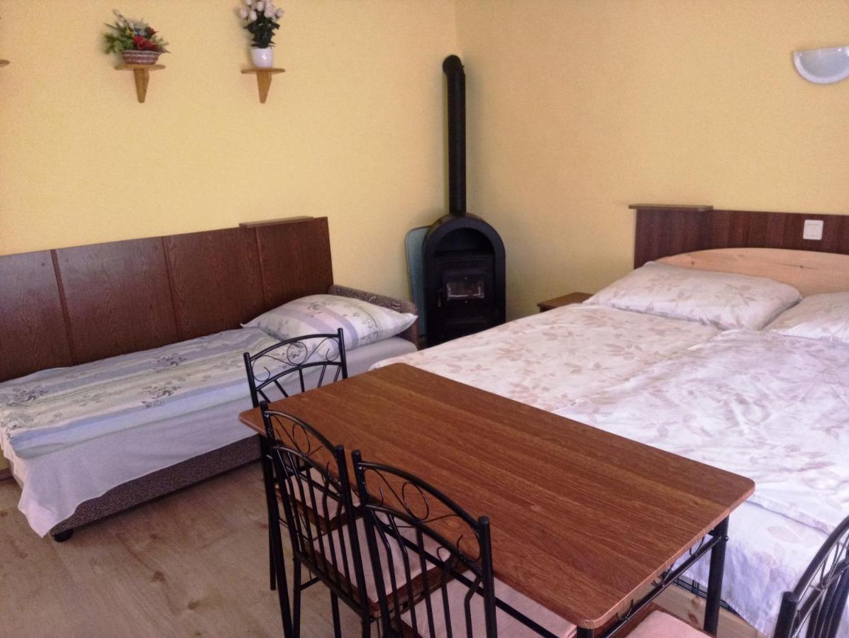Szivárvány Apartman Gyula Exterior foto