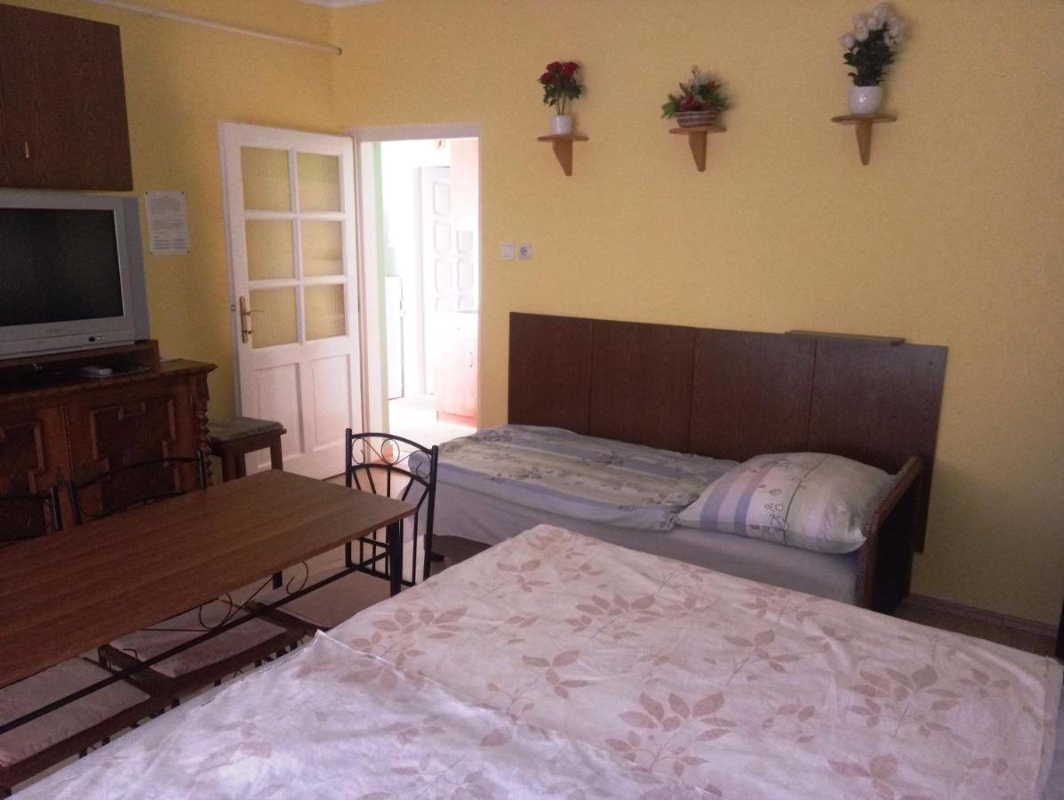 Szivárvány Apartman Gyula Exterior foto