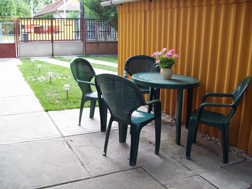 Szivárvány Apartman Gyula Quarto foto