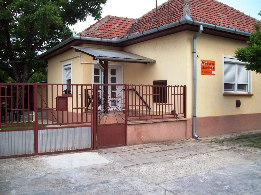 Szivárvány Apartman Gyula Quarto foto