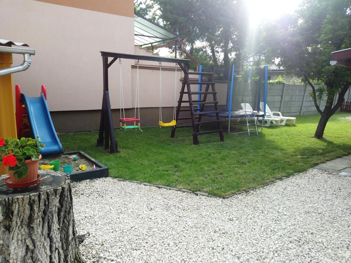 Szivárvány Apartman Gyula Exterior foto